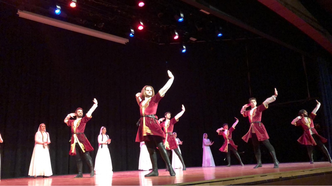 Kafkas Halk Dansları Gösterisi